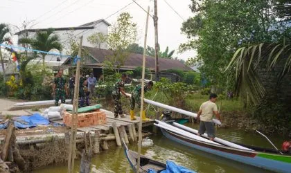 Material Pipa Tiba, Satgas TMMD dan Warga Langsung Distribusikan ke Lima Titik Sumur Bor
