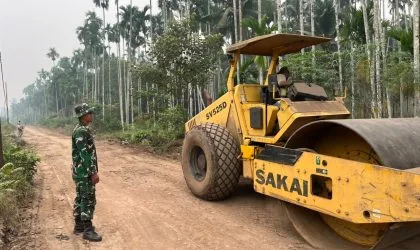 Optimalisasi Alat Berat dan Cuaca Bersahabat, Progres Jalan dan Tanggul TMMD Tembus Angka Signifikan