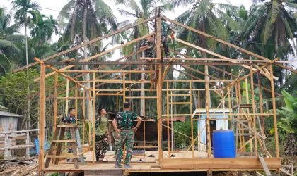 Wujud Nyata Kemanunggalan, Progres RTLH Bapak Mulyono Tembus 63 Persen Berkat Gotong Royong TNI dan Warga