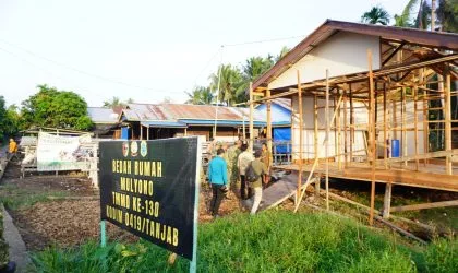 Progres Renovasi RTLH Mencapai 67 Persen, Tim Wasev TMMD ke-130 Tinjau Rumah Mulyono di Desa Merbau