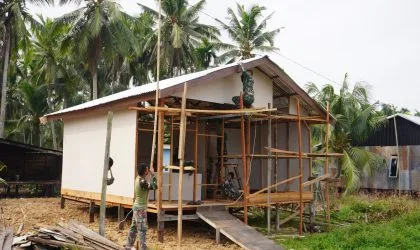 Atap Terpasang Sempurna, Pemasangan Dinding GRC Dikebut, Progres RTLH Bapak Mulyono Tembus 70 Persen